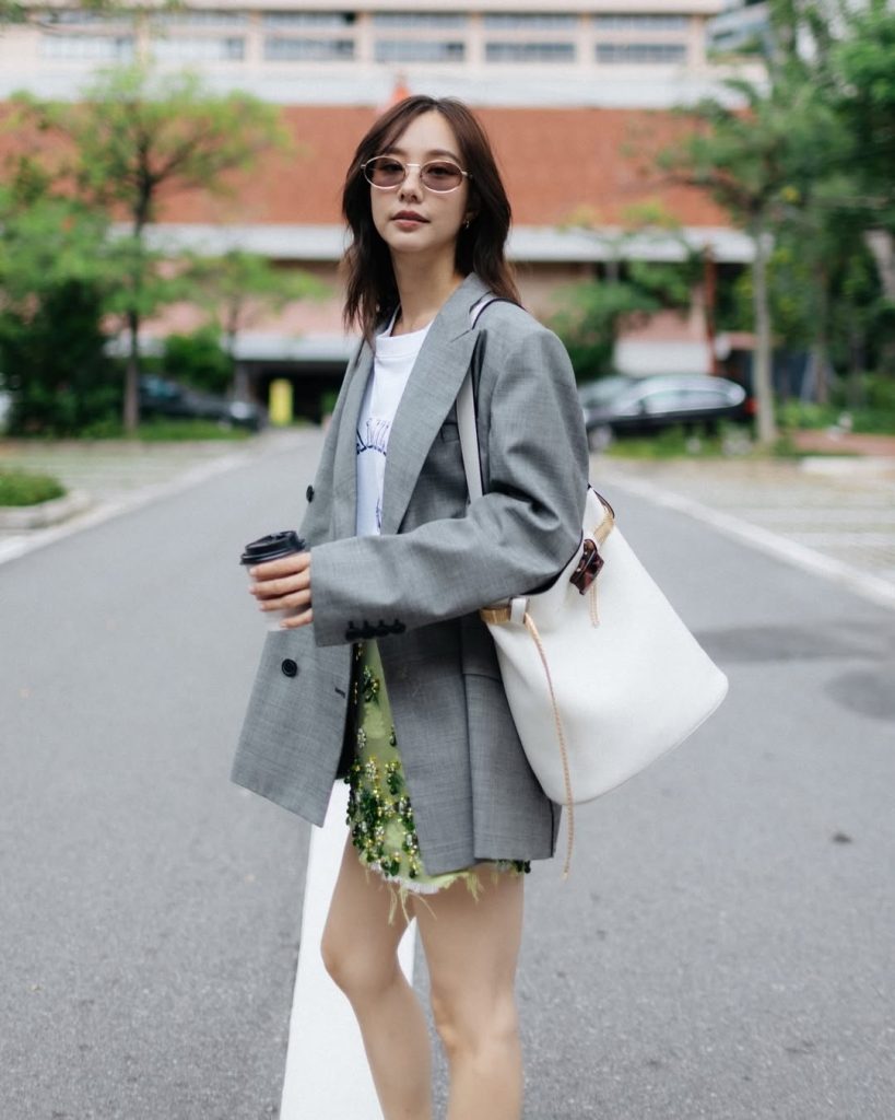 ショルダーバッグ・ポシェット PRADA PRADA BUCKLE BUCKET BAG IN SOFT GRAIN LEATHER Bag of the Week: Prada Buckle Bucket Bag